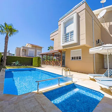 Vila Paradise Town Marina *